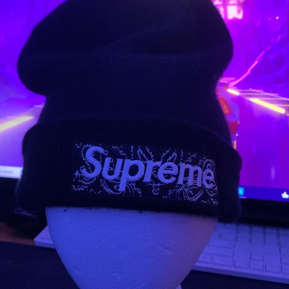 Supreme deanie